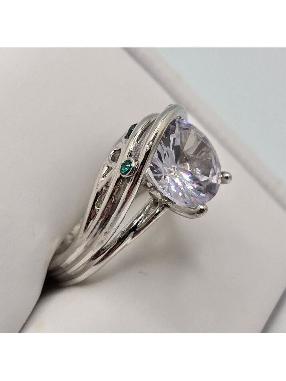 Green Emerald Gemstone Silver Tone Ring Casual Bridal Wedding Size 5.75